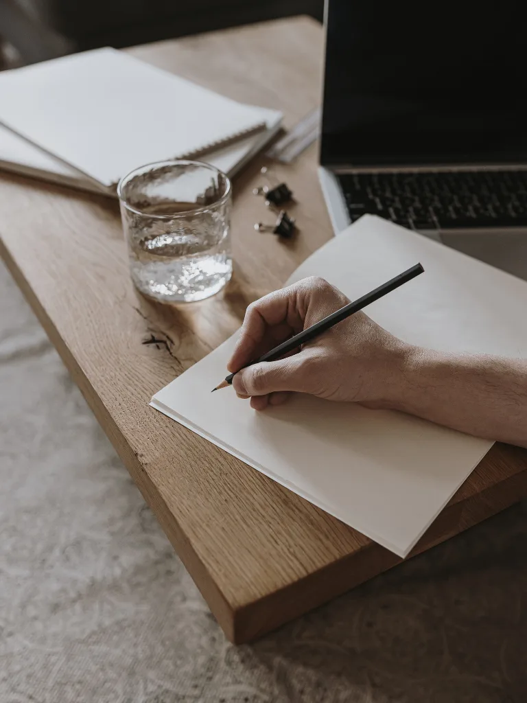 Skrivbok och laptop copyverkstan png